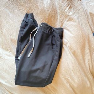 Black figs joggers